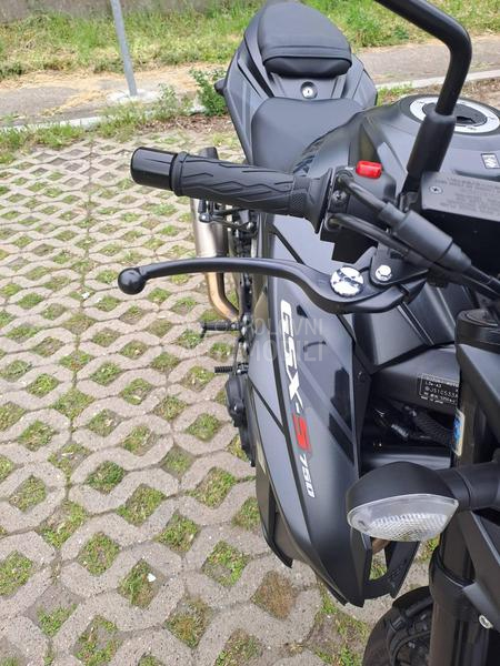 Suzuki gsxs 750