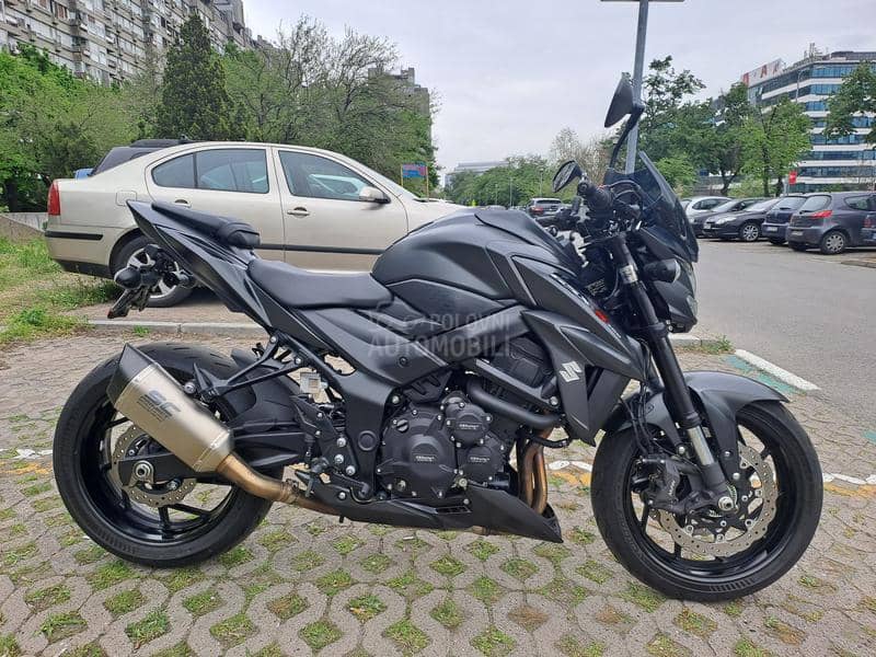Suzuki gsxs 750