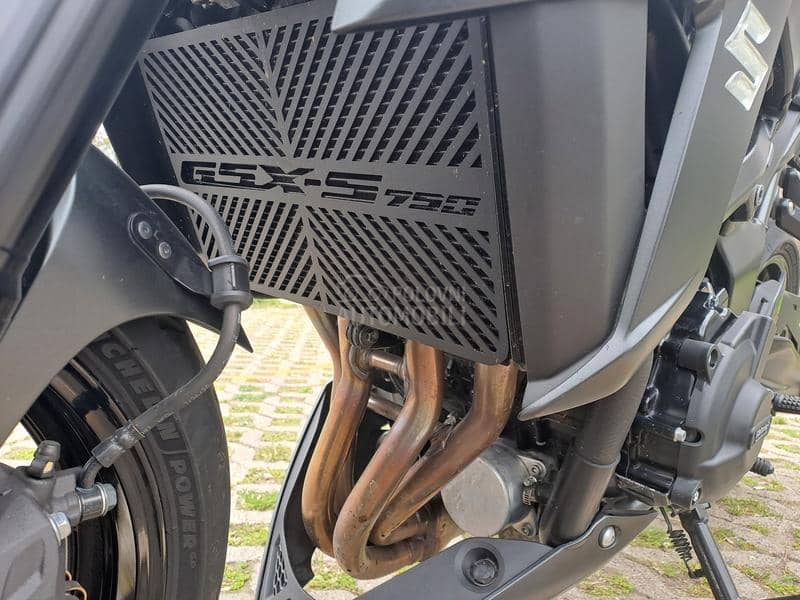 Suzuki gsxs 750