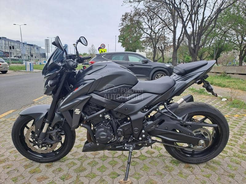 Suzuki gsxs 750