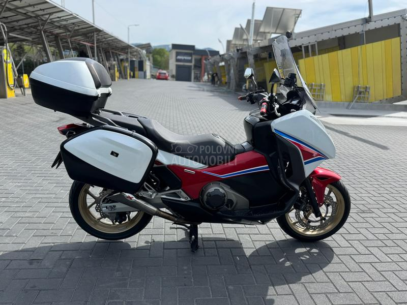 Honda INTEGRA 750 S