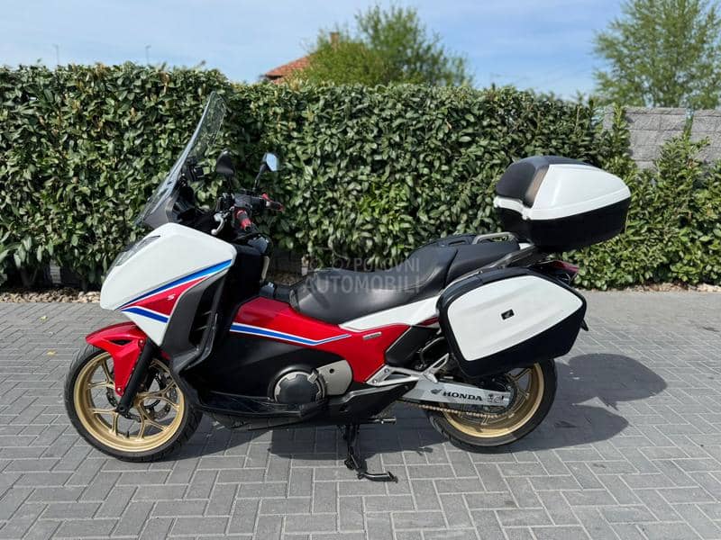 Honda INTEGRA 750 S