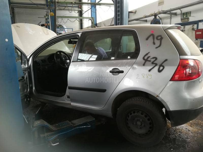 Volkswagen Golf 5 2005 -  kompletan auto u delovima
