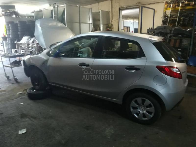 Mazda 2 2009 -  kompletan auto u delovima