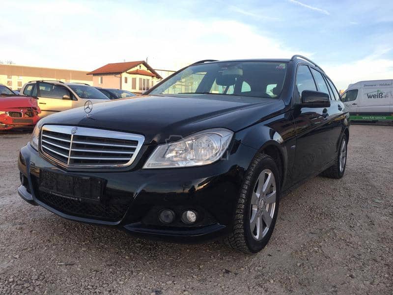 Mercedes Benz C Klasa 2012 -  kompletan auto u delovima