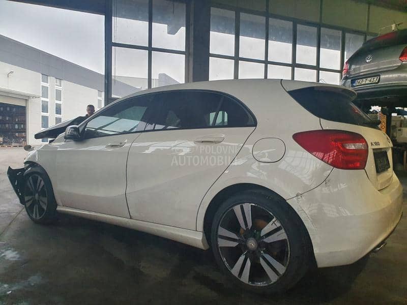 Mercedes Benz A Klasa 2015 -  kompletan auto u delovima