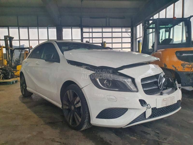 Mercedes Benz A Klasa 2015 -  kompletan auto u delovima