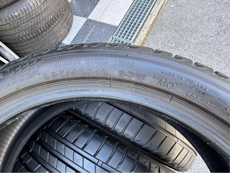Bridgestone 225/40 R19 Letnja