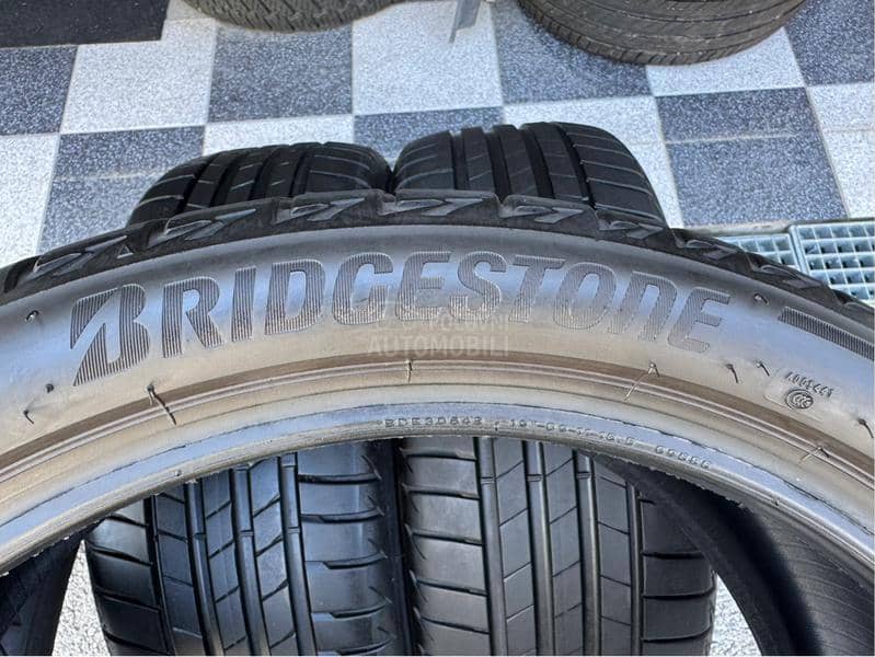 Bridgestone 225/40 R19 Letnja