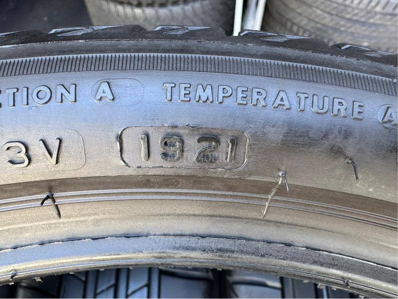 Bridgestone 225/40 R19 Letnja