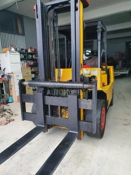 TCM FD 40  7.6 t  CH Kamatsu