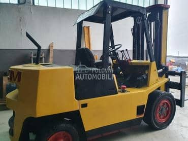 TCM FD 40  7.6 t  CH Kamatsu