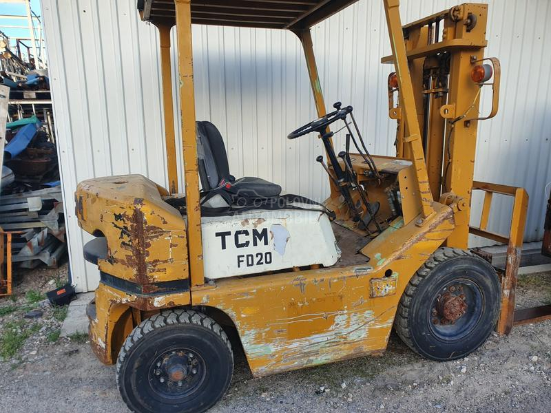 TCM FD 40  7.6 t  CH Kamatsu