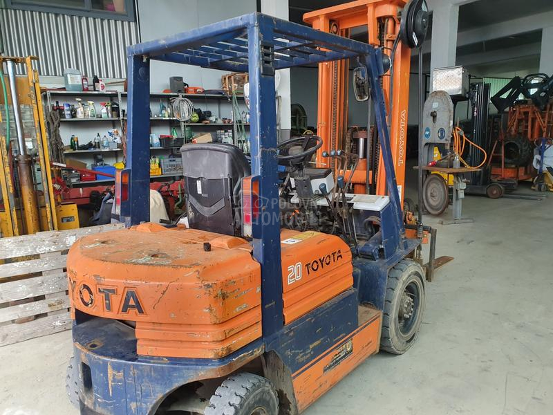 TCM FD 40  7.6 t  CH Kamatsu