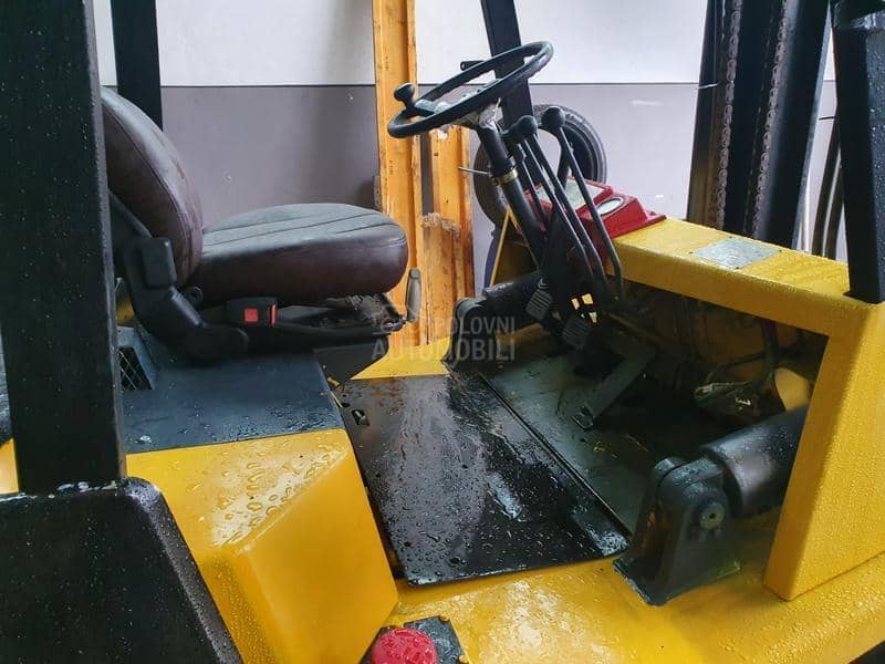 TCM FD 40  7.6 t  CH Kamatsu