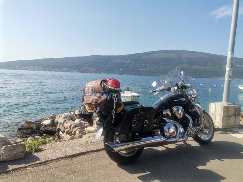 Honda VTX 1800 C -  CITAJ OPIS