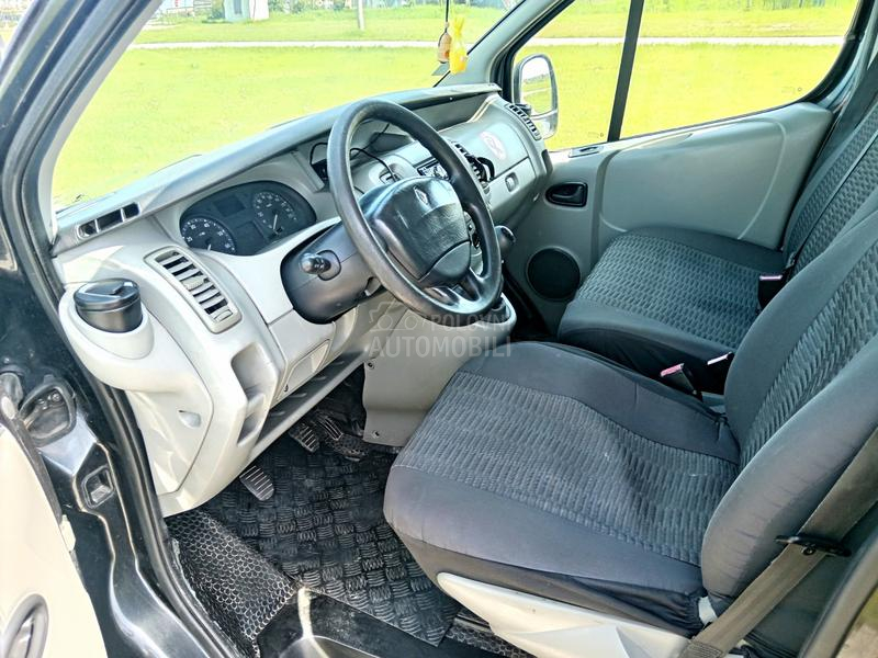 Renault Trafic 2.5DCi 2007 9 sedišta