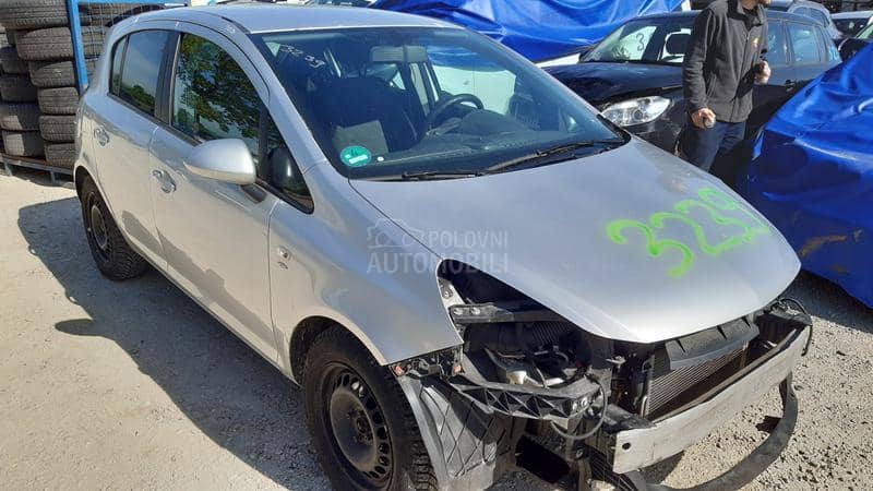 Opel Corsa D 2011 -  kompletan auto u delovima