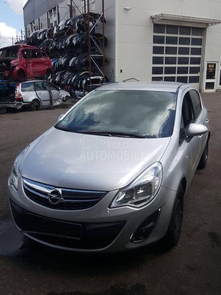 Opel Corsa D 2011 -  kompletan auto u delovima