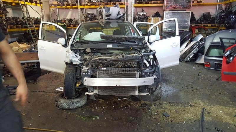 Opel Corsa D 2009 -  kompletan auto u delovima
