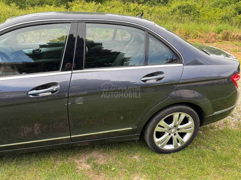 Mercedes Benz C 200 2.2 avantgarde