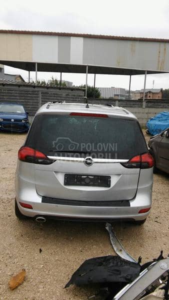 Opel Zafira 2016 -  kompletan auto u delovima