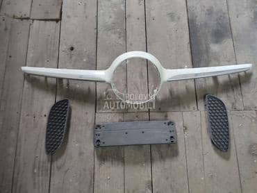 nosac znaka prednje maske za Mercedes Benz A Klasa od 2012. do 2018. god.