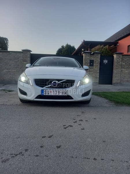 Volvo V60 