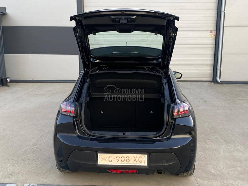Peugeot 208 1.2 b NAAVI / LED