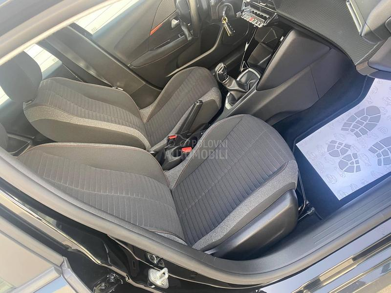 Peugeot 208 1.2 b NAAVI / LED
