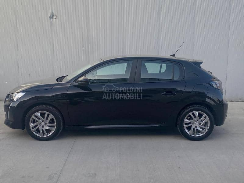 Peugeot 208 1.2 b NAAVI / LED
