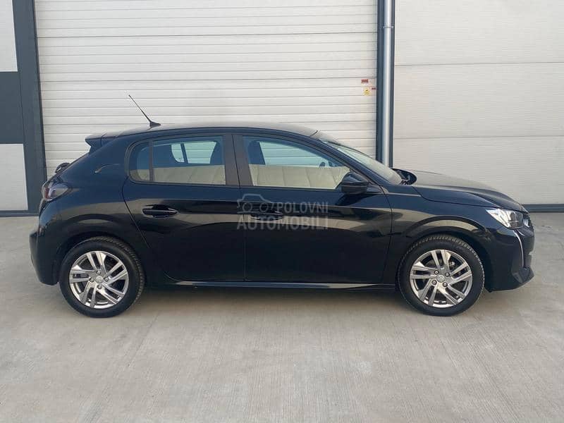 Peugeot 208 1.2 b NAAVI / LED