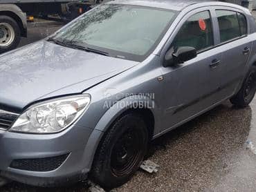 Opel Astra H 2010 -  kompletan auto u delovima