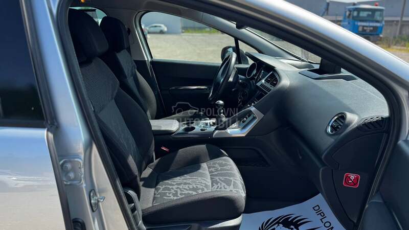 Peugeot 3008 1.6 allure pano nav