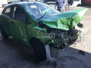 Mazda 2 2010 -  kompletan auto u delovima