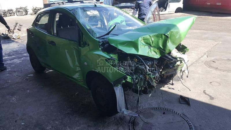 Mazda 2 2010 -  kompletan auto u delovima