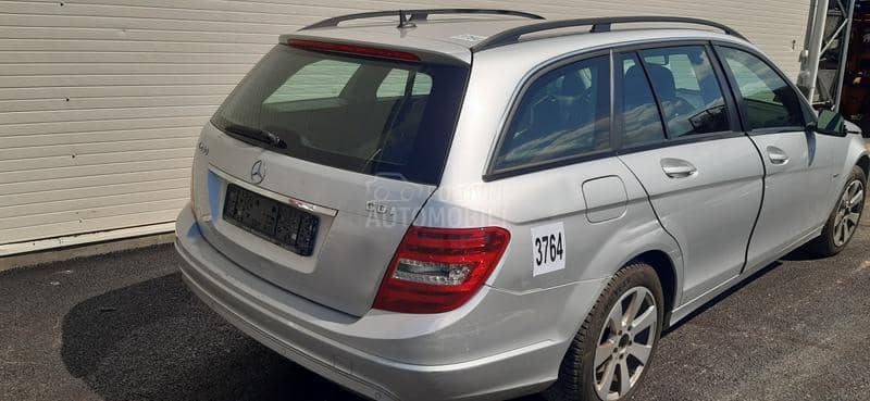 Mercedes Benz C Klasa 2012 -  kompletan auto u delovima