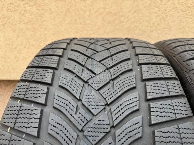 Goodyear 285/40 R21 Zimska