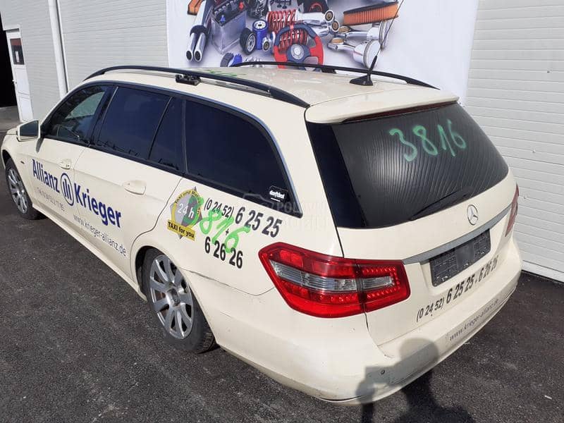 Mercedes Benz E Klasa 2011 -  kompletan auto u delovima