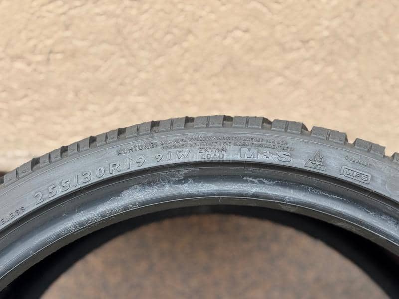 Dunlop 255/30 R19 Zimska