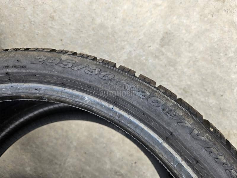 Pirelli 295/30 R20 Zimska