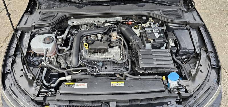 Volkswagen Golf 8 1.0 etsi