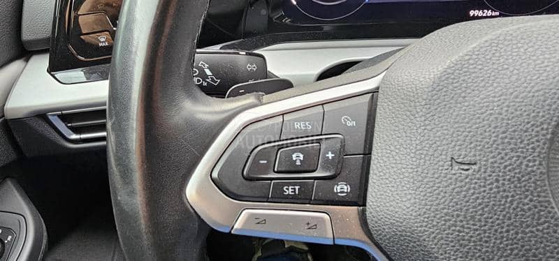 Volkswagen Golf 8 1.0 etsi
