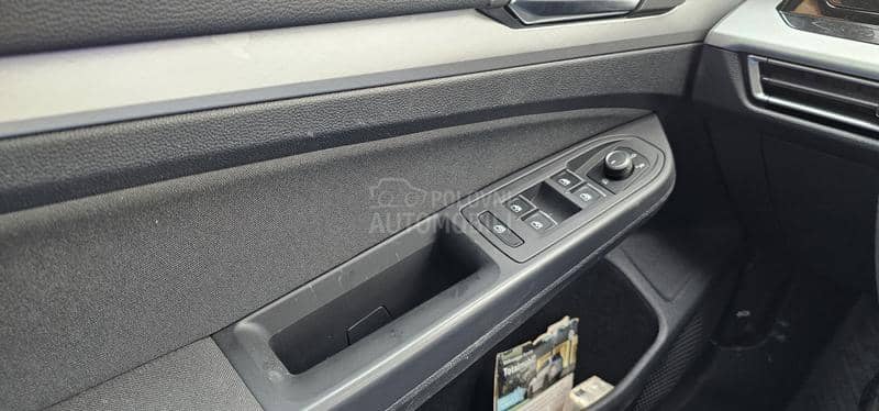 Volkswagen Golf 8 1.0 etsi