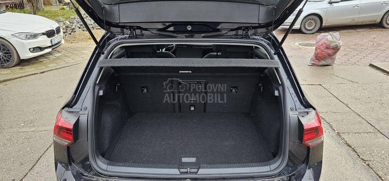 Volkswagen Golf 8 1.0 etsi