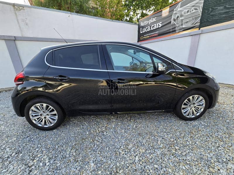 Peugeot 208 1.2 PURETECH ALLURE