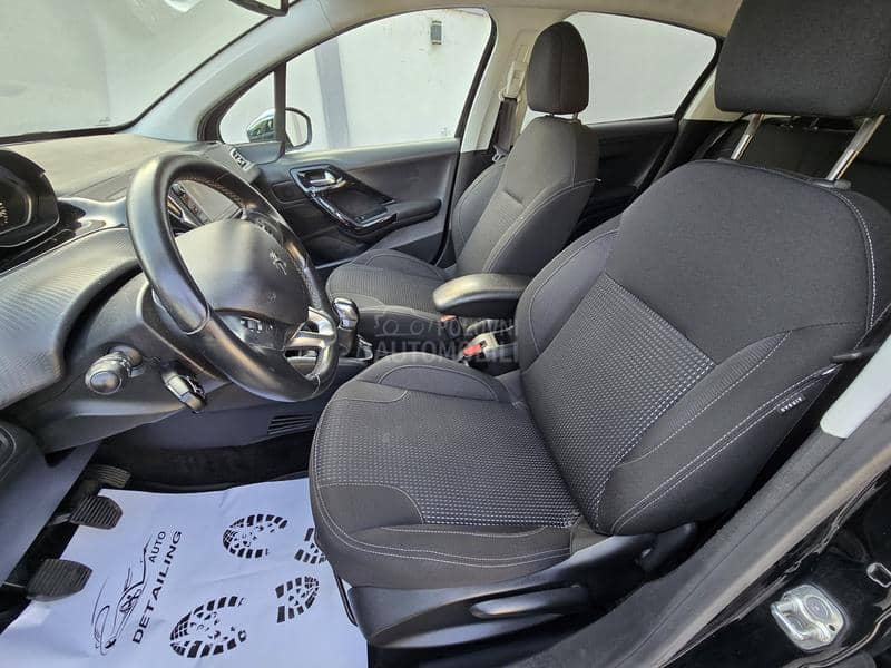 Peugeot 208 1.2 PURETECH ALLURE