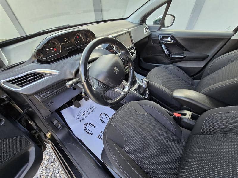 Peugeot 208 1.2 PURETECH ALLURE