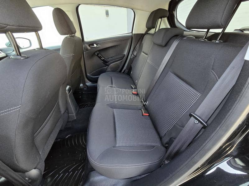 Peugeot 208 1.2 PURETECH ALLURE