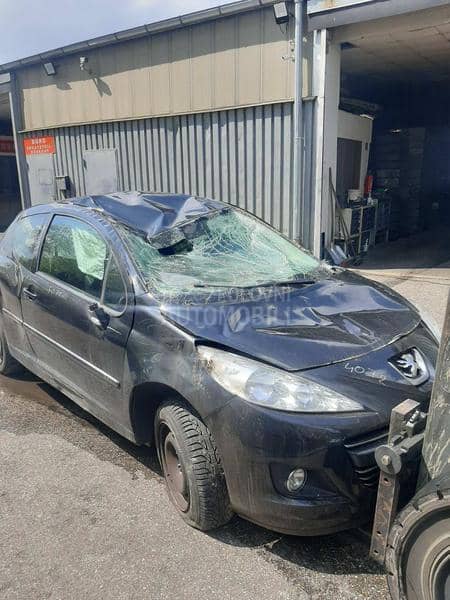Peugeot 207 2010 -  kompletan auto u delovima